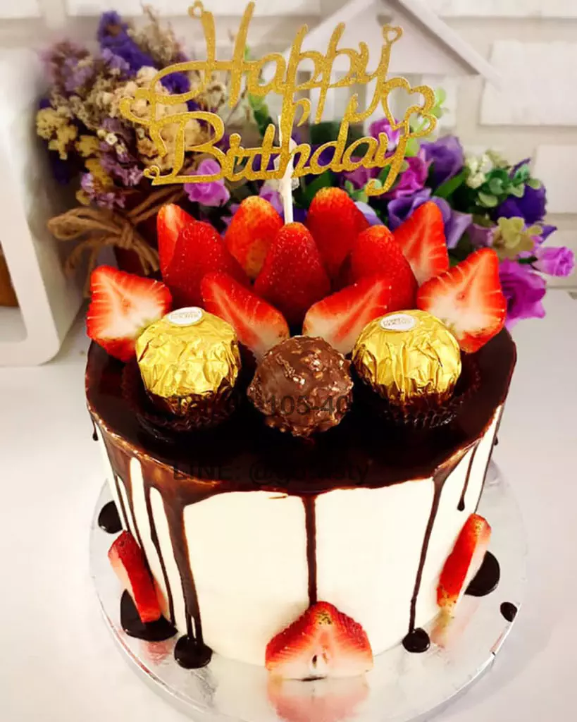 Strawberry with Ferrero Rocher photo hide money cake
