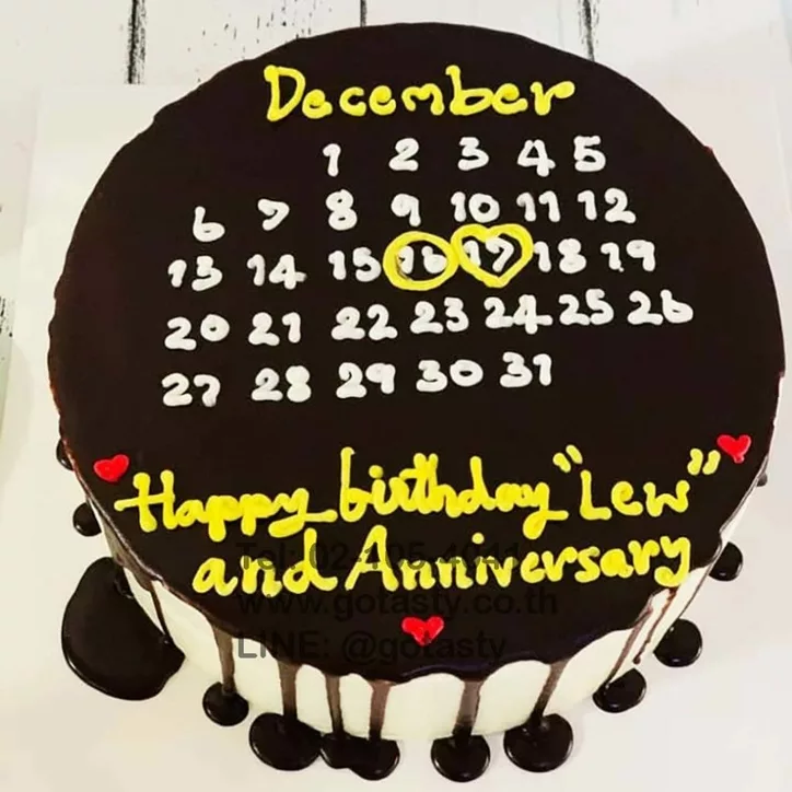 Calendar Anniversary Cake | bakehoney.com