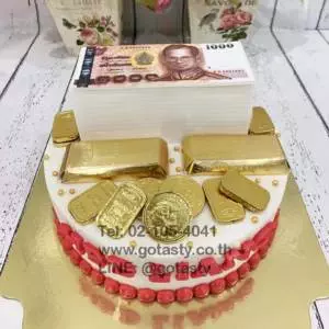 White and red cream money and gold